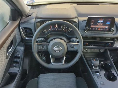 Certified 2023 Nissan Rogue SV FWD image 16