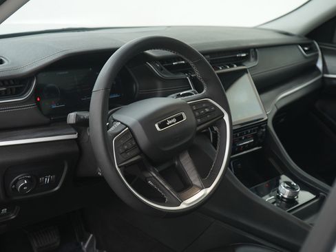 Used 2023 Jeep Grand Cherokee L Limited w/ Luxury Tech Group II image 24