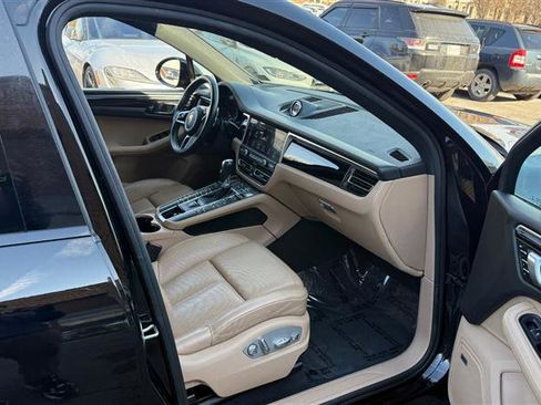 Used 2020 Porsche Macan w/ Premium Package Plus image 9