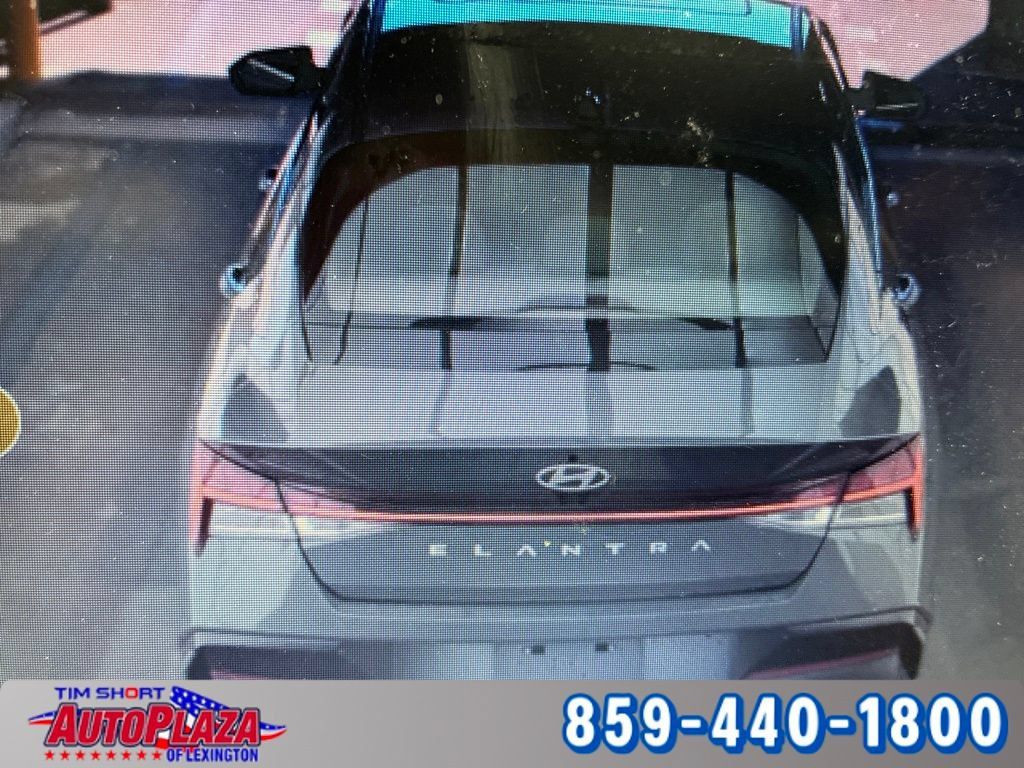 Used 2025 Hyundai Elantra SEL FWD image 6