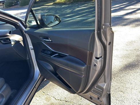 Used 2019 Toyota C-HR Limited image 12