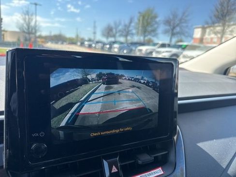 Used 2025 Toyota Corolla LE image 10