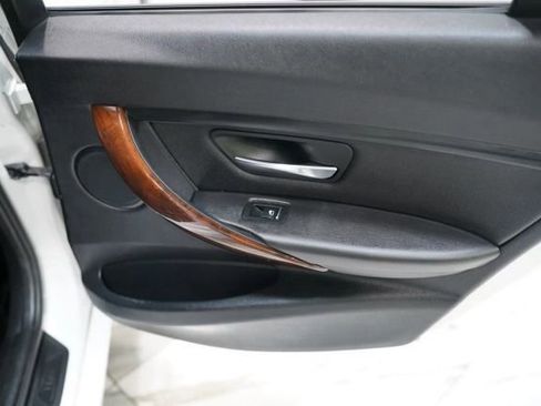 Used 2016 BMW 320i Sedan RWD image 30
