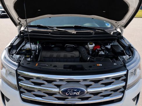 Used 2018 Ford Explorer XLT w/ Equipment Group 201A AWD/4WD image 18
