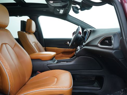 Used 2021 Chrysler Pacifica Pinnacle image 11