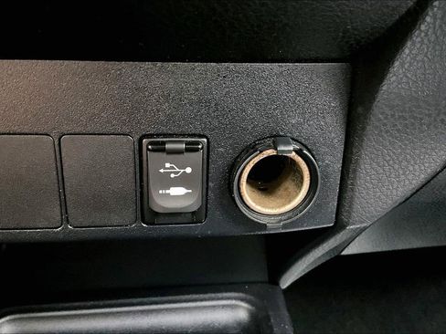 Used 2013 Toyota RAV4 XLE AWD/4WD image 16