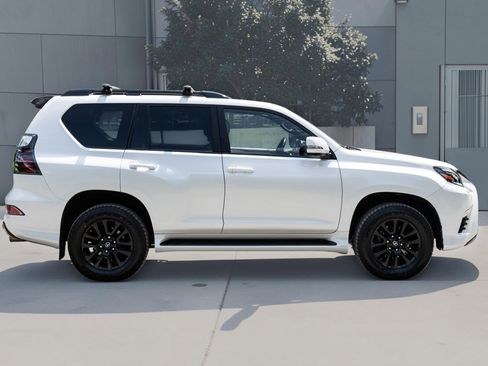 Used 2023 Lexus GX 460 image 2