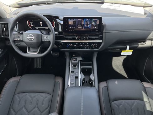 New 2026 Nissan Pathfinder Platinum image 8