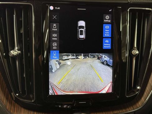 Used 2023 Volvo XC60 B5 Ultimate w/ Protection Package Premier FWD image 7