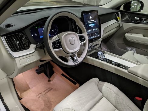 New 2026 Volvo XC60 B5 Ultra w/ Protection Package Premier image 9