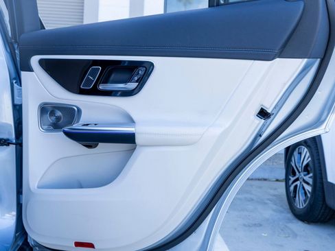 Used 2023 Mercedes-Benz GLC 300 image 23