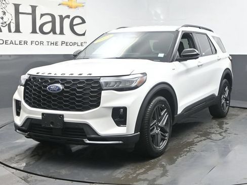 Used 2025 Ford Explorer ST-Line w/ ST-Line Street Pack AWD/4WD image 36