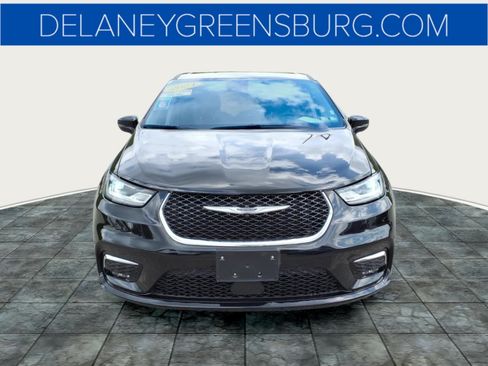 Used 2024 Chrysler Pacifica Limited FWD image 8