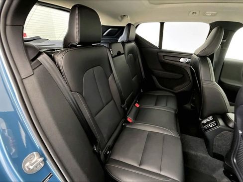 Certified 2025 Volvo XC40 B5 Core image 33