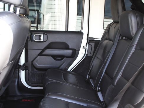 Used 2021 Jeep Wrangler Unlimited Sahara w/ Uconnect 4C Nav & Sound Group AWD/4WD image 21