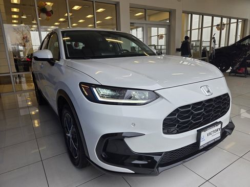 Used 2023 Honda HR-V EX-L image 3