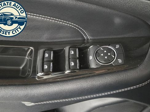Used 2018 Ford Edge Titanium w/ Equipment Group 302A AWD/4WD image 26