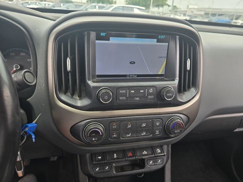 Used 2018 Chevrolet Colorado Z71 AWD/4WD image 14