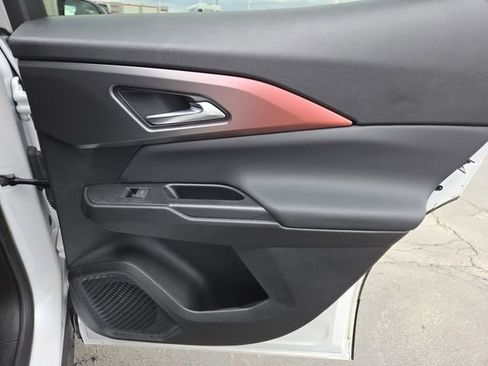 Used 2024 Chevrolet Equinox EV RS image 23