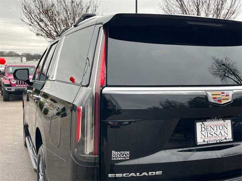 Used 2022 Cadillac Escalade Premium Luxury image 13