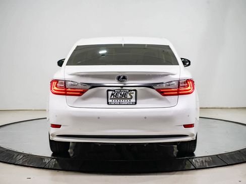 Used 2017 Lexus ES 300h w/ Luxury Package image 3