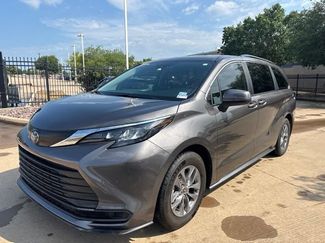 Used 2024 Toyota Sienna LE FWD video 1