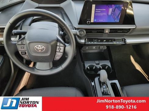 Used 2026 Toyota Prius LE FWD image 27