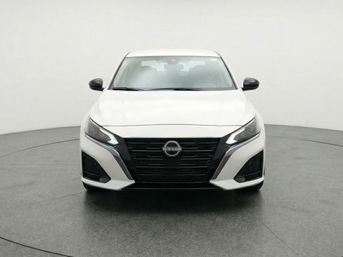 Used 2025 Nissan Altima 2.5 SV image 1
