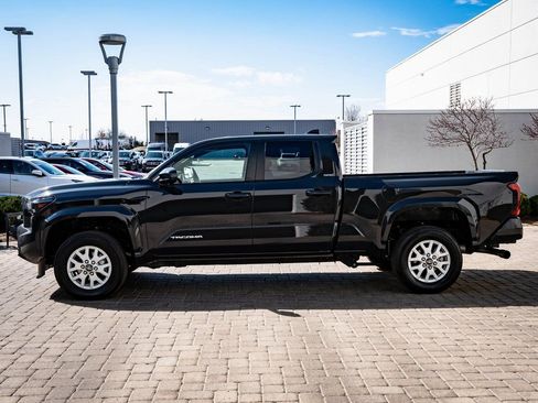 Used 2025 Toyota Tacoma SR5 image 12