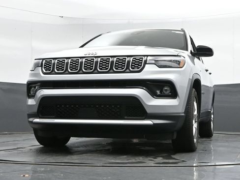 Used 2025 Jeep Compass Limited AWD/4WD image 44