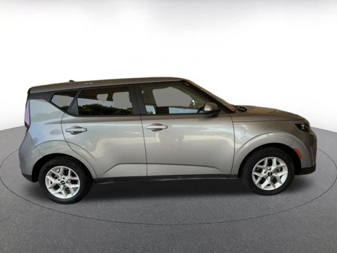 Used 2025 Kia Soul LX w/ LX Technology Package FWD image 15