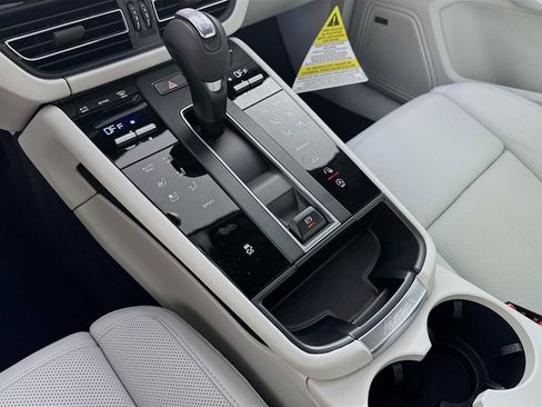 New 2026 Porsche Macan image 21