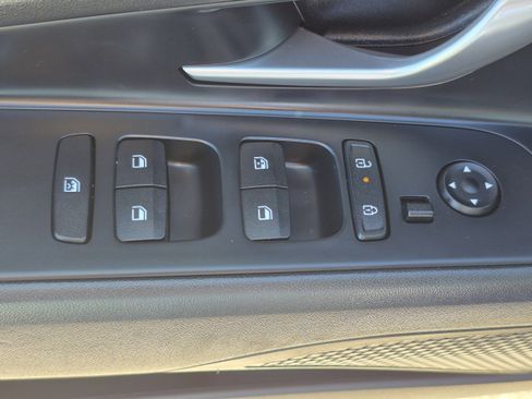 Certified 2025 Hyundai Elantra Limited image 15