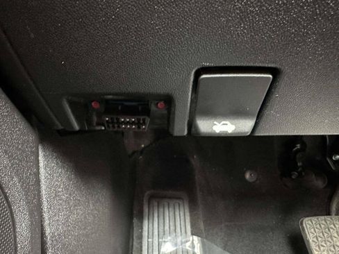Used 2018 Chevrolet Equinox LT FWD image 16
