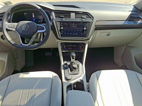 Used 2023 Volkswagen Tiguan SE w/ Panoramic Sunroof Package AWD/4WD image 15