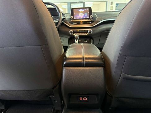 Used 2025 Nissan Altima 2.5 SV image 22