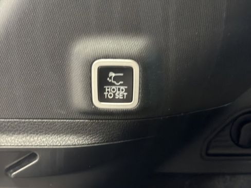 Used 2023 Jeep Grand Cherokee Overland w/ Luxury Tech Group IV image 40