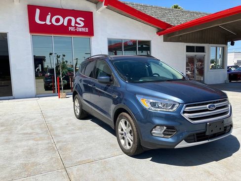 Used 2018 Ford Escape SEL w/ Ford Safe & Smart Package AWD/4WD image 2