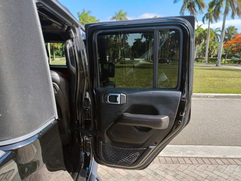 Used 2020 Jeep Gladiator Rubicon AWD/4WD image 32