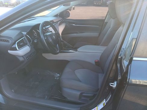 Used 2018 Toyota Camry L image 10