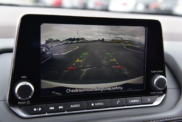 Used 2023 Nissan Rogue S AWD/4WD image 12