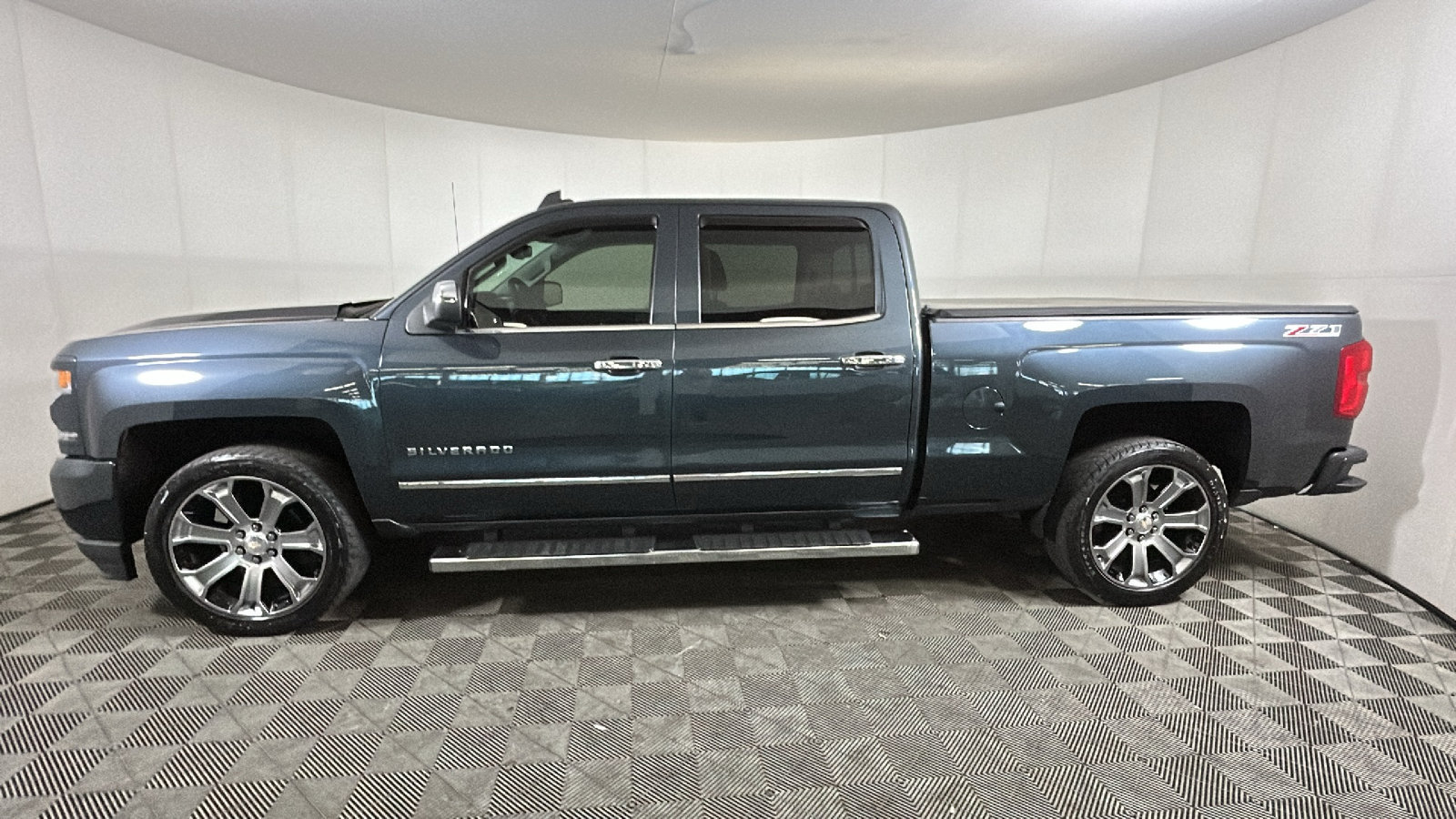 Used 2017 Chevrolet Silverado 1500 LTZ Z71 w/ LTZ Plus Package AWD/4WD image 7