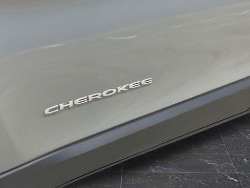 Used 2019 Jeep Cherokee Limited w/ Technology Group AWD/4WD image 44