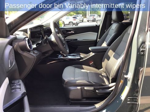 Used 2025 Chevrolet Trax LT FWD image 17