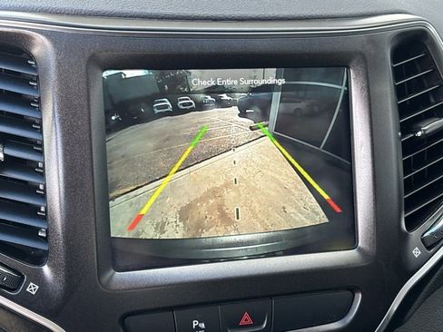 Used 2020 Jeep Cherokee Trailhawk w/ Comfort/Convenience Group image 24