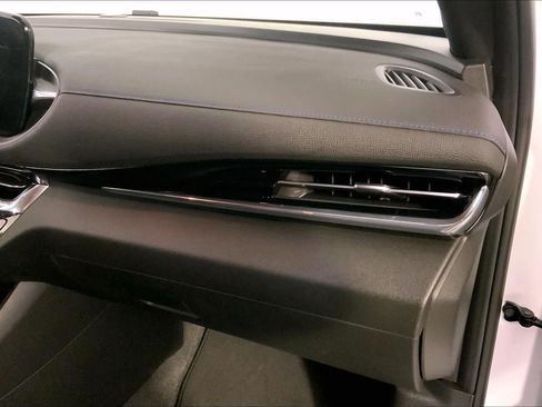 Used 2025 Buick Envista Sport Touring FWD image 16