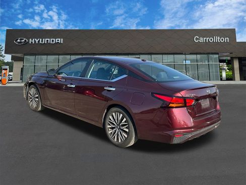 Used 2024 Nissan Altima 2.5 SV image 7