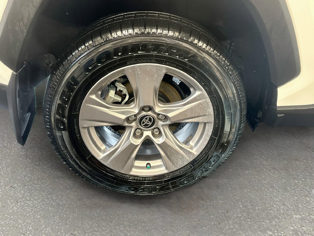 Used 2025 Toyota RAV4 XLE w/ Convenience Package FWD image 30