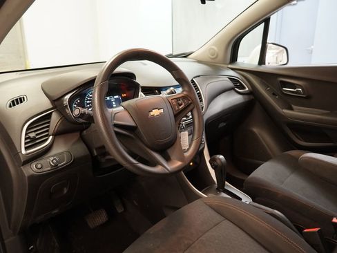 Used 2017 Chevrolet Trax LS FWD image 6