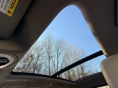 Used 2014 Porsche Cayenne Platinum Edition image 37